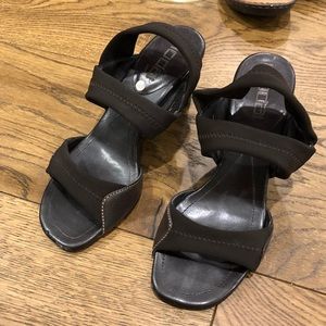 Worn a few times but in great condition!